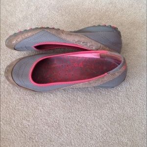 Pink, Gray, Taupe Sketchers sz 8
